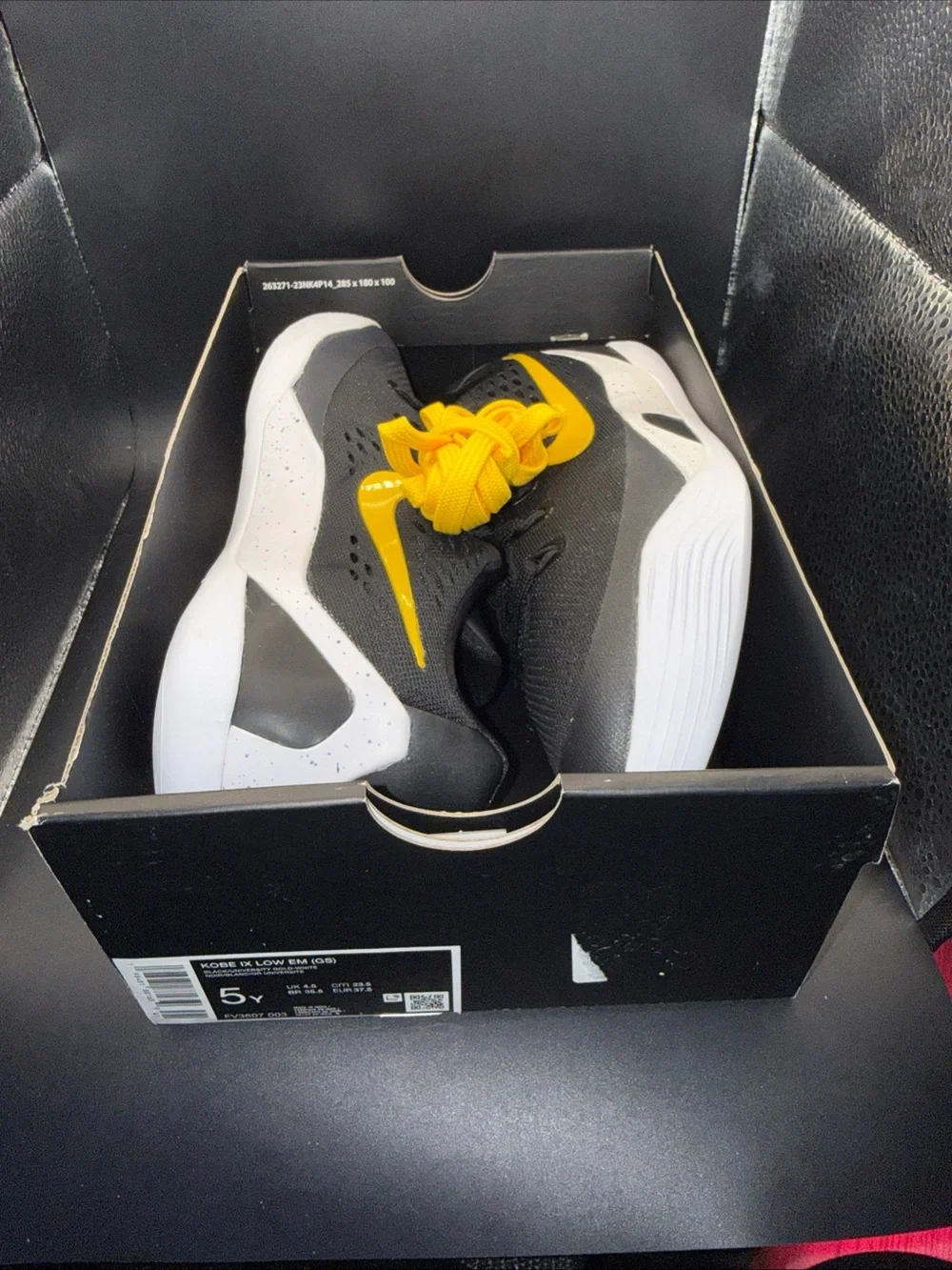 Nike Men’s Black & Yellow Low-Top Basketball Shoes